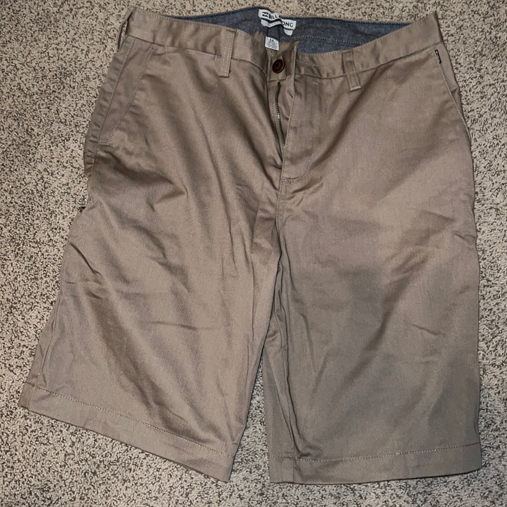 Tan khaki shorts. Size 34 shorts. Straight fit khakis shorts. Billabong